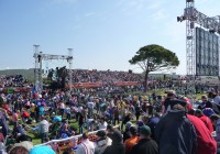 Crowds at the ANZAC day Dawn Service site in Turkey