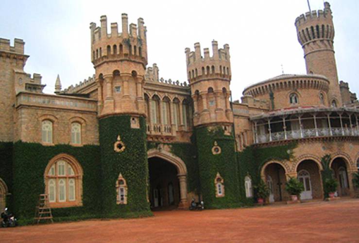http://www.onthegotours.com/repository/Bangalore-Palace-657_0_500.jpg
