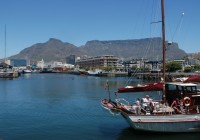 Cape Town's iconic Table Mountain - must see for any lodge safaris that start or end in Cape Town.