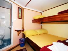 A Classic boat cabin, with ensuite bathroom