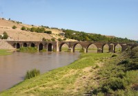 A bridge over of a tranquil reiver in Diyarbekir, Eastern Turkey