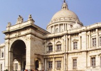 A large white temple in Kolkata