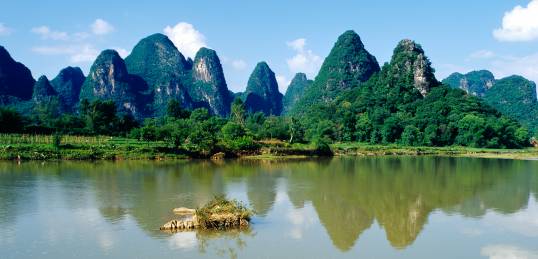 The mysterious caste peaks surrounding the Lijiang River