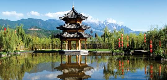 Temple and mountains in Lijiang