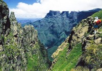 The dramatic scenery of the Drakensberg mountains