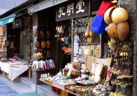 The alleys of Seoul are packed with all sorts of markets and stalls.