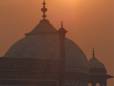 The sunsets over the Mosque in the Taj complex