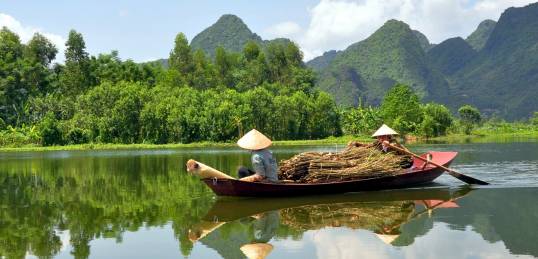 Boat women of Vietnam on the Mekong Delta - credit: Badzmanaois