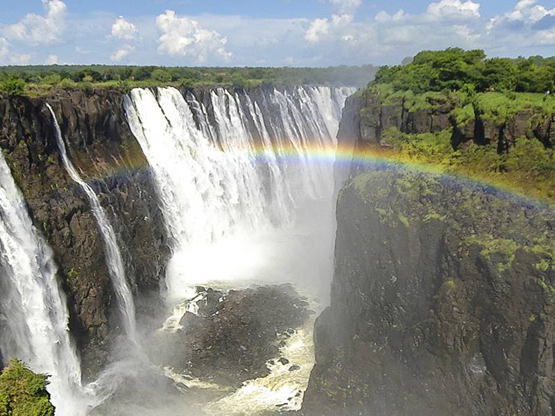 Best Zimbabwe Safari Tours & Trips 2024/25 | On The Go Tours