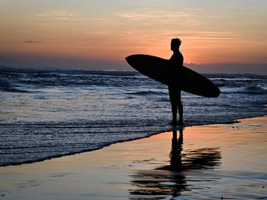<span> Day 2</span>Half day Surfing Lesson & Beach Time