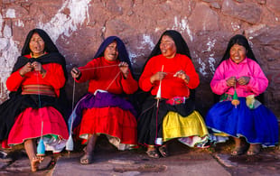 Knitting Women - Peru Tours - On The Go Tours