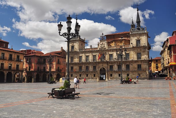 Leon-Central-Square-Nicaragua-Tours-On-The-Go-Tours