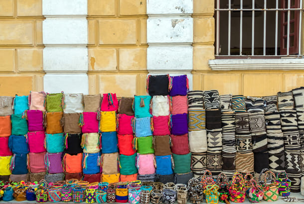Mochilla bags and handicrafts on sale in Cartagena - Travel Tips