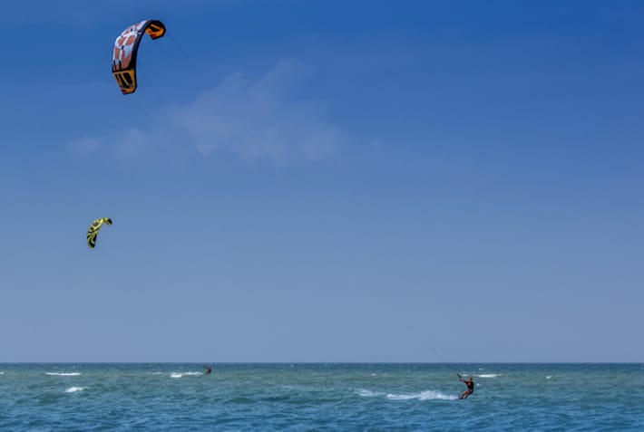 Alankuda Beach kitesurfing - Sri Lanka - On The Go Tours