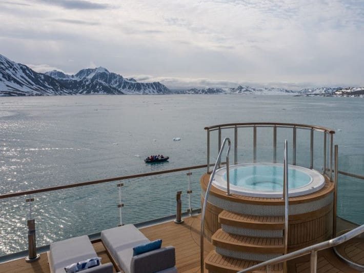 Ocean Albatros pool deck