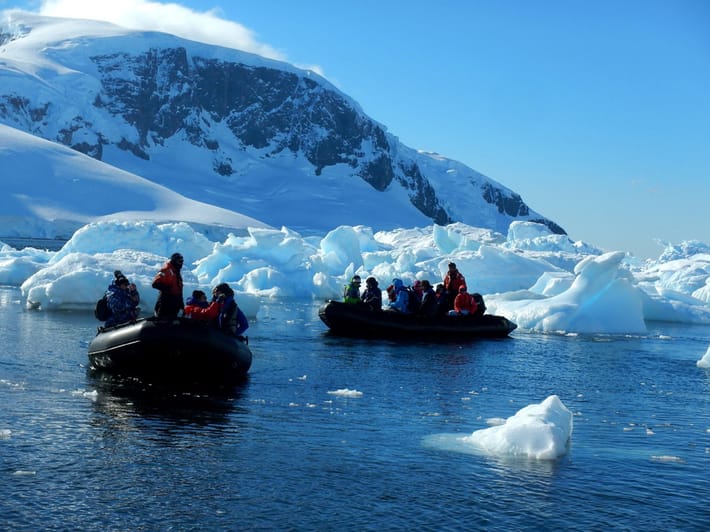 Shore excursion by zodiac boat - Antarctica Expedition Cruises - On The Go Tours