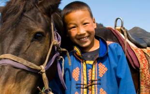 000-Mongolian-boy-with-horse