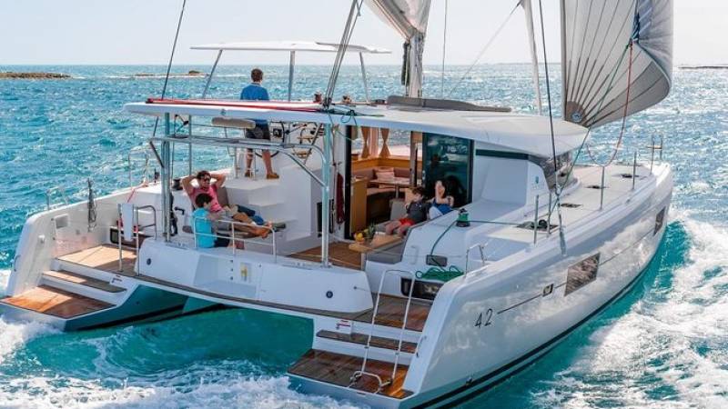 Santorini Caldera Cruise Including Full Greek Meal and Drinks