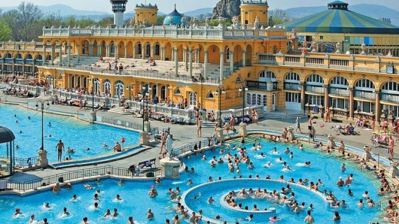 Fast Track Entrance to Széchenyi Spa with Optional Massage