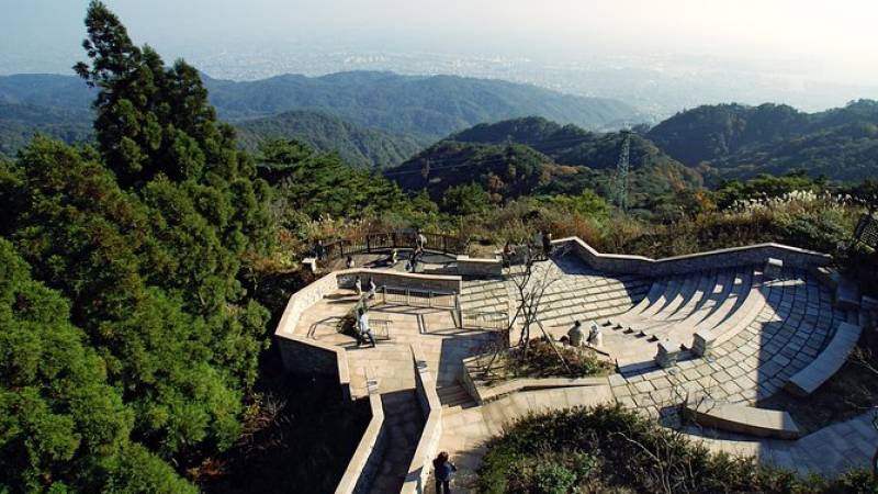 Private Car Day Trip to the Kobe Mountains, Gardens and Hot Springs from Osaka