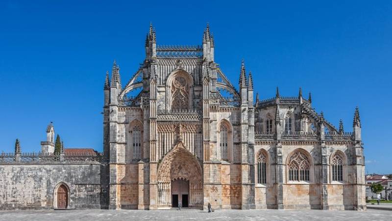 Fátima, Batalha, Alcobaça, and Óbidos Full Day Private Tour from Lisbon