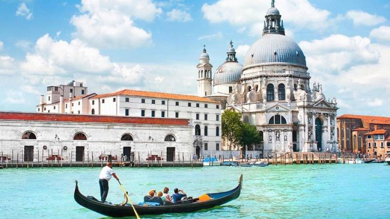 Venice Gondola Ride and Serenade