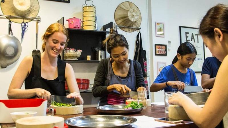 Half-Day Market Tour and Thai Cooking Class in Bangkok