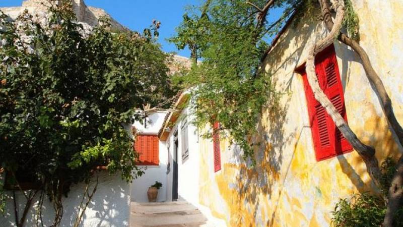 Hidden Athens Small Group Walking Tour and Picnic: Plaka and the Hills of Athens