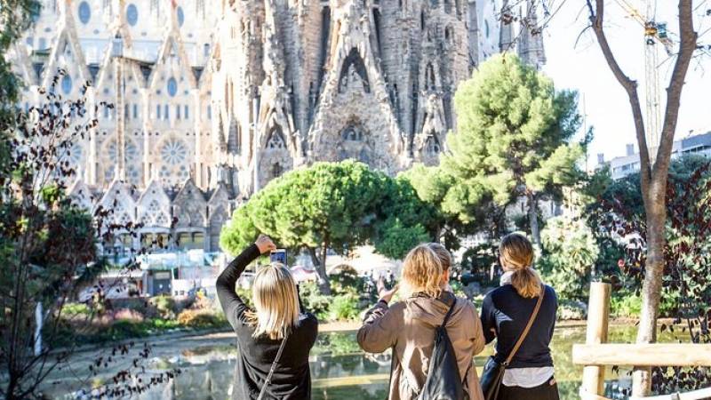 Fast Track Sagrada Familia Guided Tour