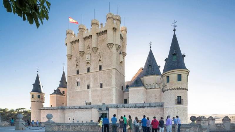 Avila with Walls and Segovia Day Tour from Madrid with Optional Lunch