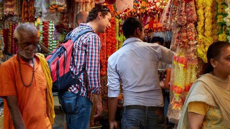 South Mumbai Walking Tour: Markets and Mumbadevi Temple
