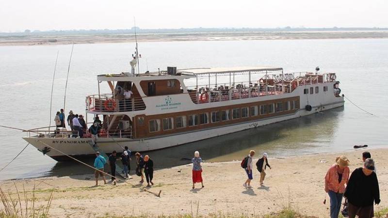 Sightseeing Cruise Between Mandalay and Bagan
