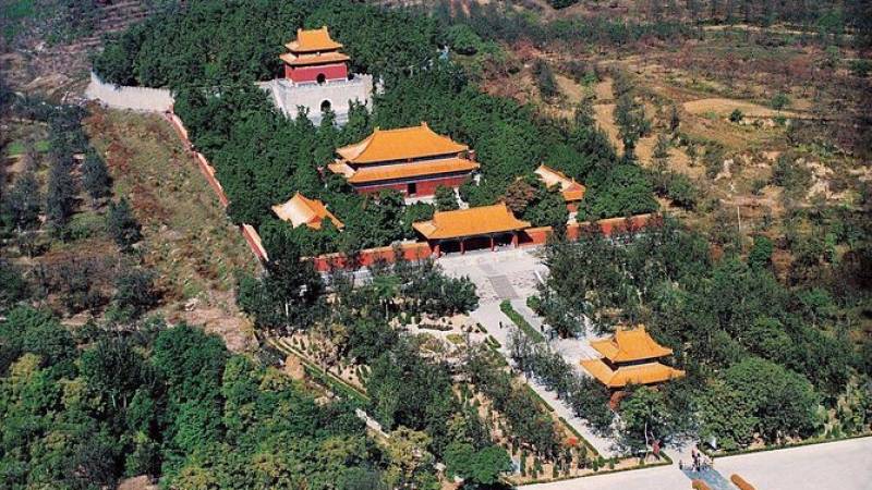 Small Group Mutianyu Great Wall and Ming Tombs Tour with Cable Car and Lunch