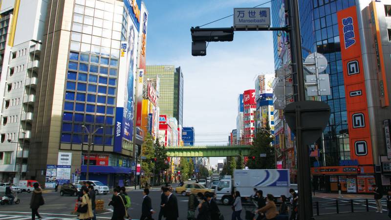 Tokyo Morning : Tokyo Tower,Imperial Palace & Asakusa Temple Half Day Tour.