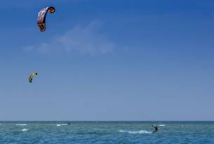 Alankuda Beach kitesurfing - Sri Lanka - On The Go Tours