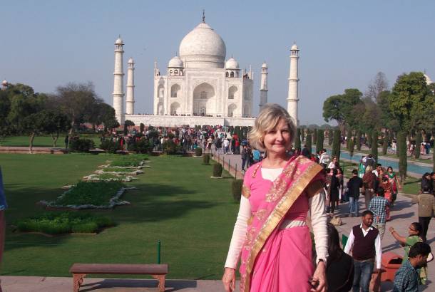 All-decked-out-in-a-sari-at-the-Taj-Mahal