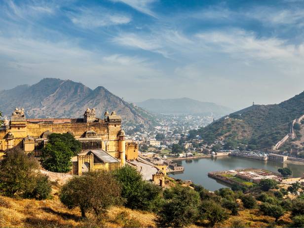 A-sunny-blue-sky-day-at-the-Amber-Fort-in-Jaipur