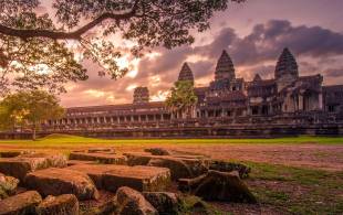 Angkor Wat - dramatic sunset - On The Go Tours