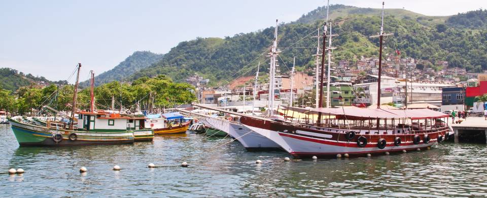 Boats at the dock in Angra Dos Reis with mountains in the background
