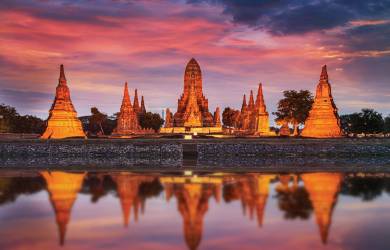 Sunset across the atmospheric temple ruins of Ayutthaya