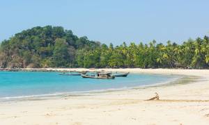 Beach in Ngapali - Burma Tours - Burma