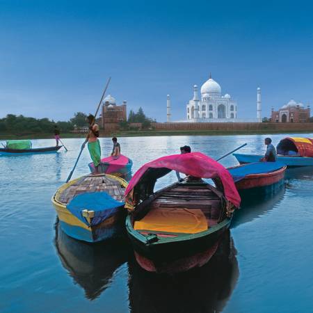 Boats-in-front-of-the-Taj-Mahal-India