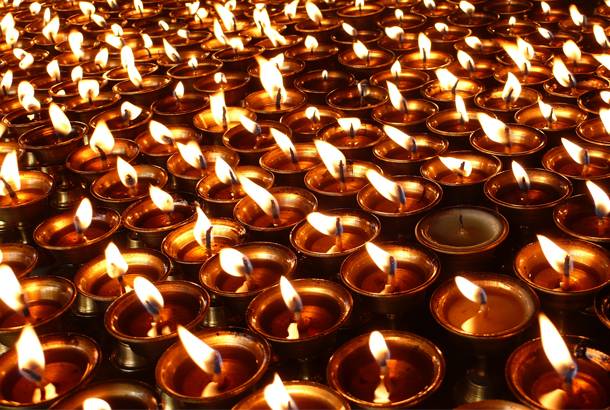 Butter lamps - Best time to visit Tibet
