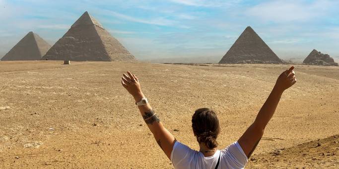 Lady in front of the Pyramids | Cairo | Egypt