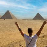 Lady in front of the Pyramids | Cairo | Egypt