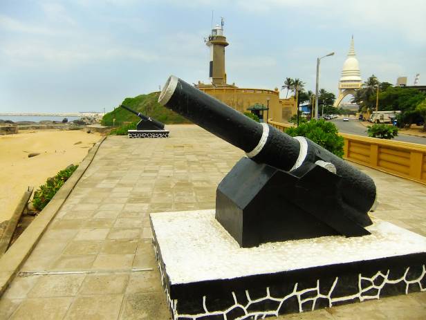 Cannon pointing towards the sea in Colombo