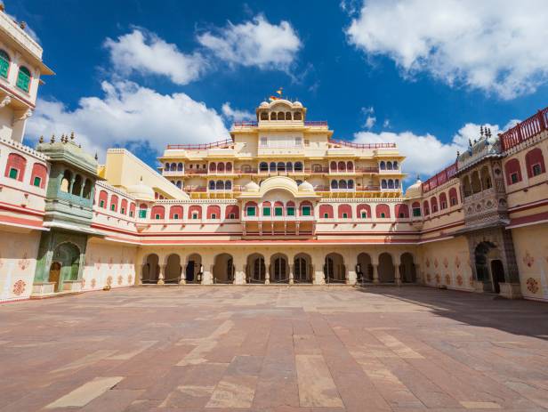 A-sunny-blue-sky-day-at-the-Amber-Fort-in-Jaipur