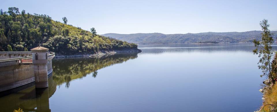 Glassy lake reflecting the sky in Cordoba
