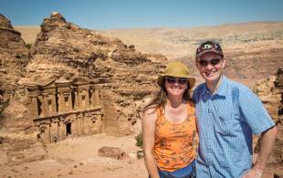 Couple in front of Petra - Jordan Tours - On The Go Tours copy
