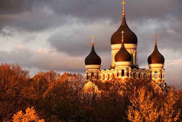Dramatic colours of autumn in Tallinn - Best time to visit Europe